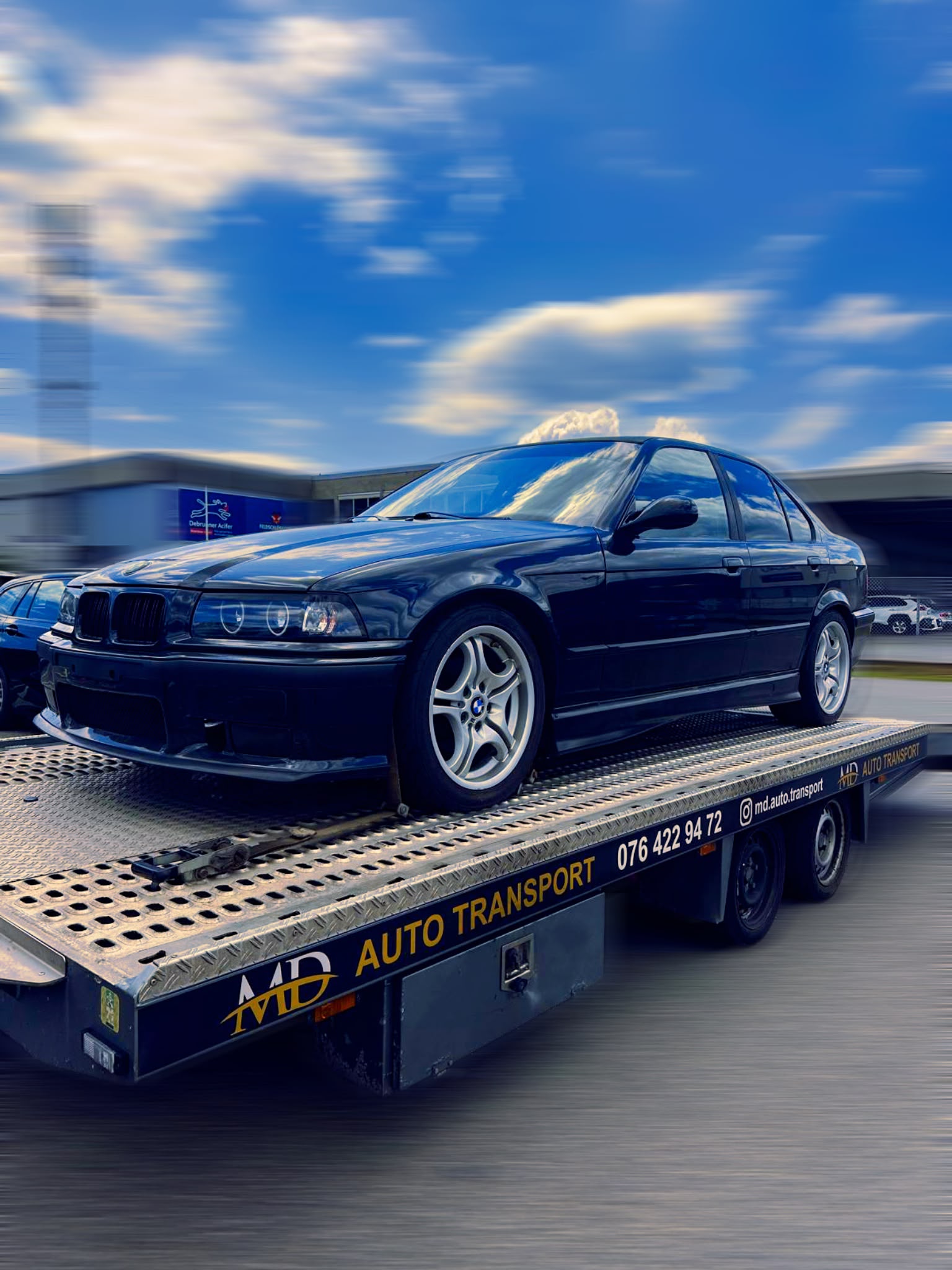 BMW Série 3 E36 transporté par MD Auto Transport